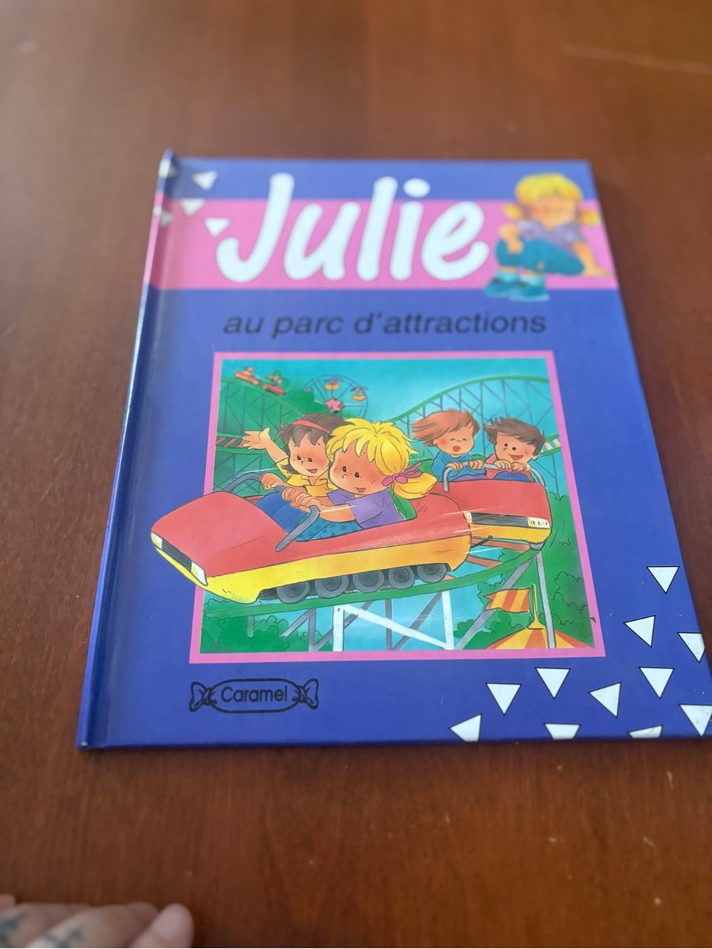 Caramel Julie au parc d'attractions - Blue and Pink Cover